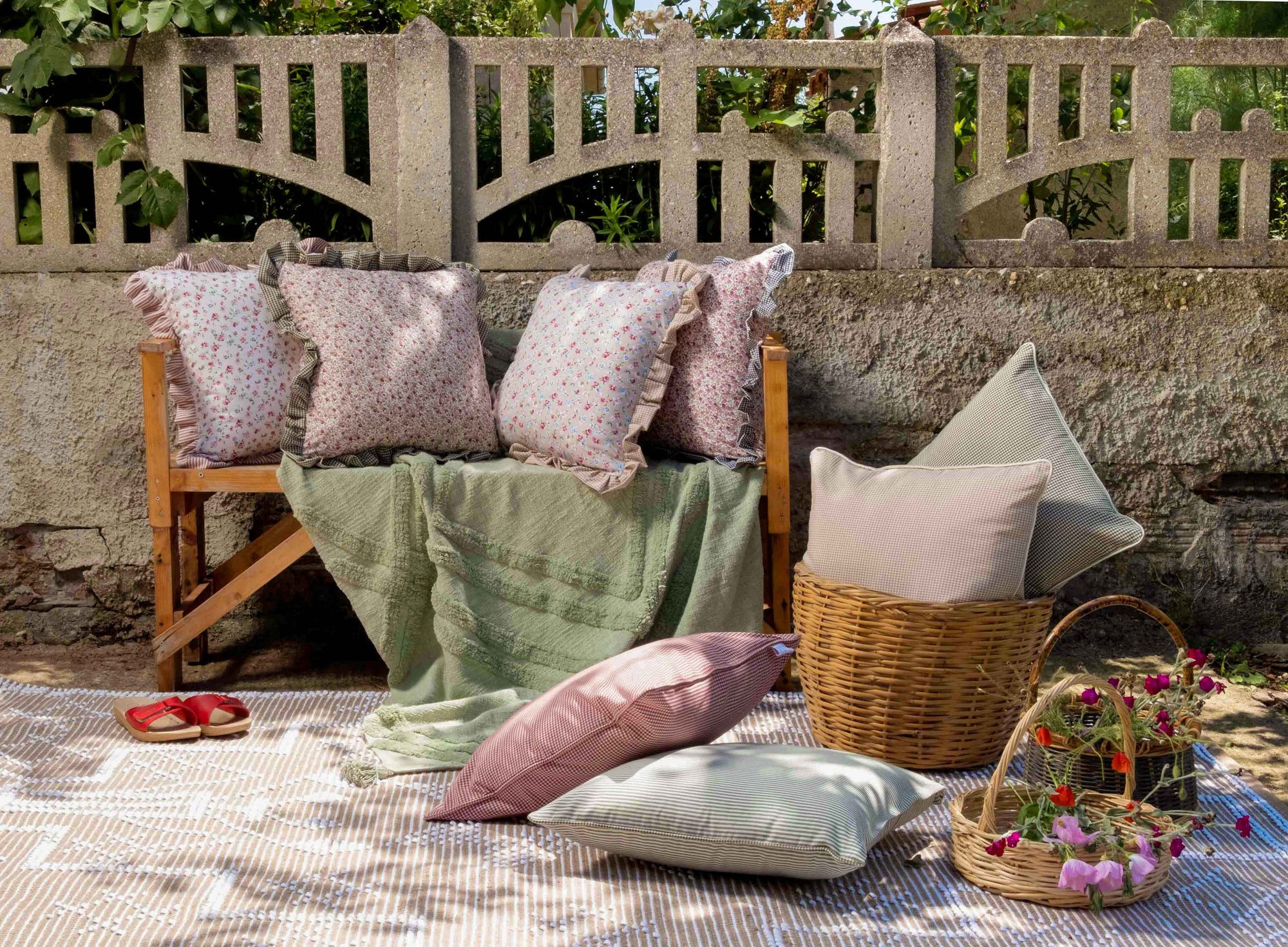 Συνδυάστε το παραδοσιακό με το σύγχρονο: Η μαγεία της Grandmillennial αισθητικής στη διακόσμηση.