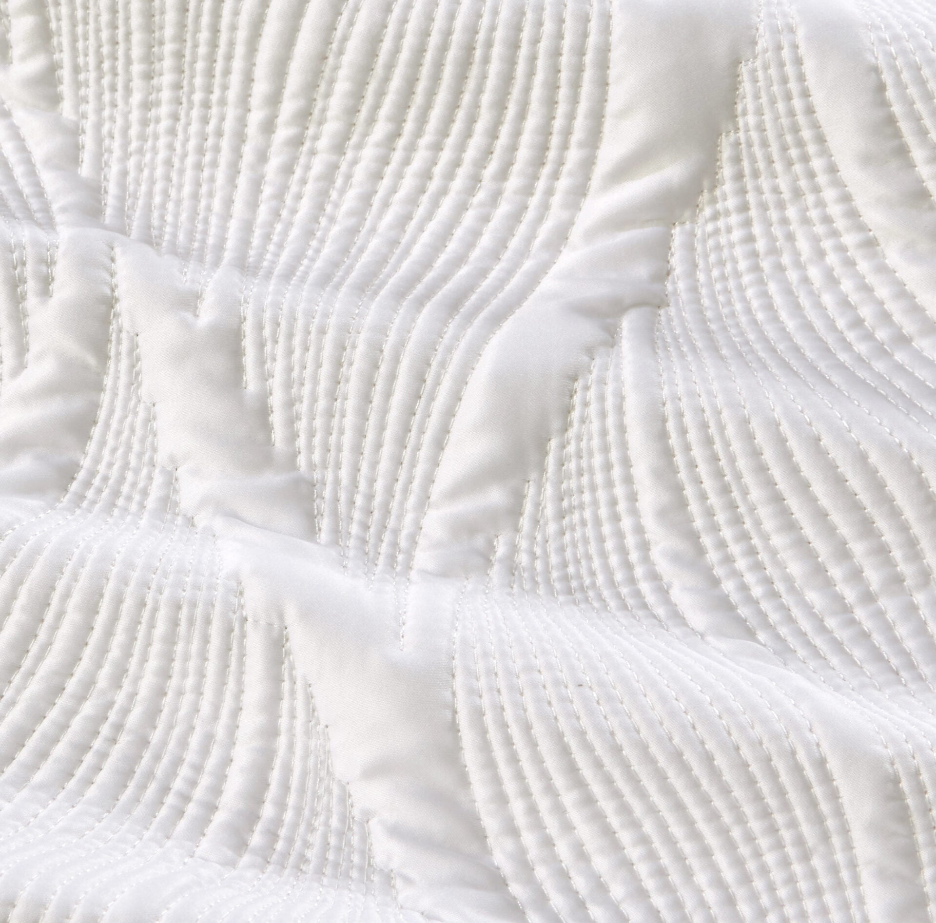 Lily (White) Bedspead-4