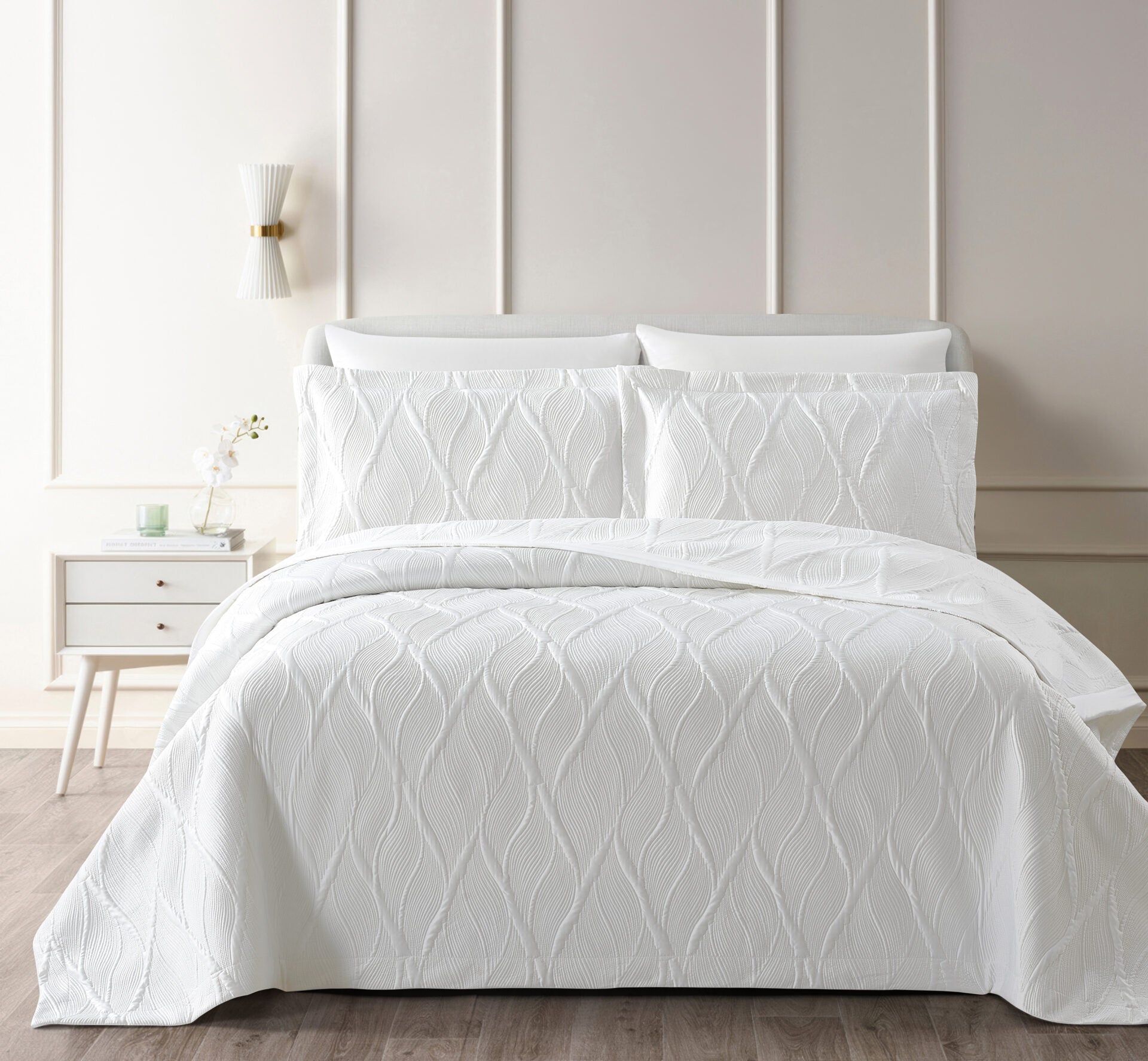 Lily (White) Bedspead-1