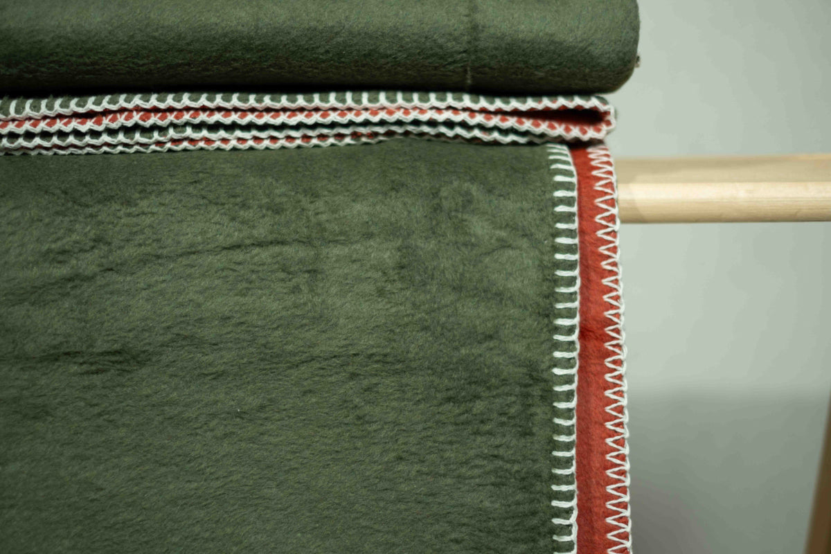 Carla Blanket Green-Red
