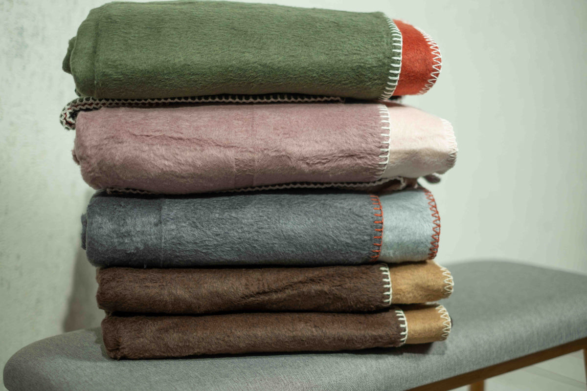 Carla Blanket Green-Red