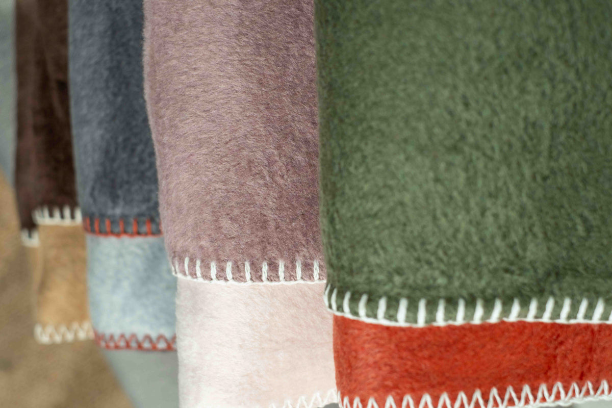 Carla Blanket Green-Red