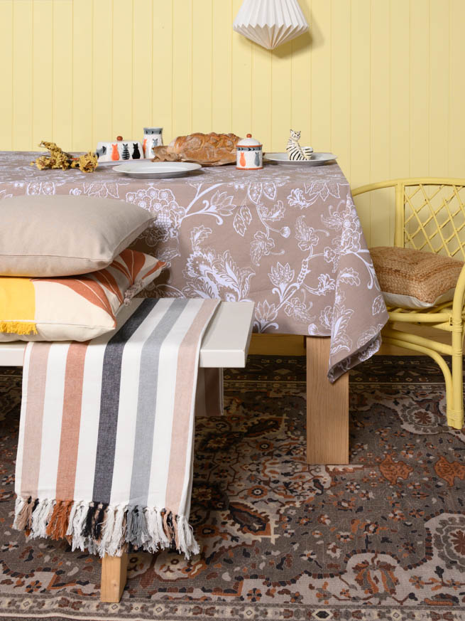 Lavilla Home Paisley Tablecloth PE22506