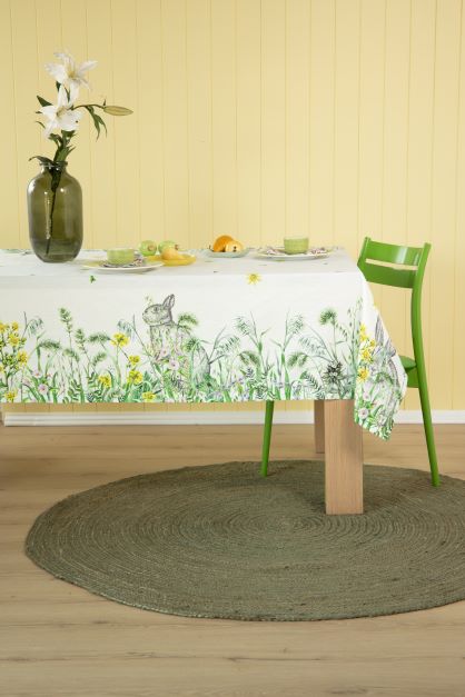 Conigli Tra L'erba tablecloth