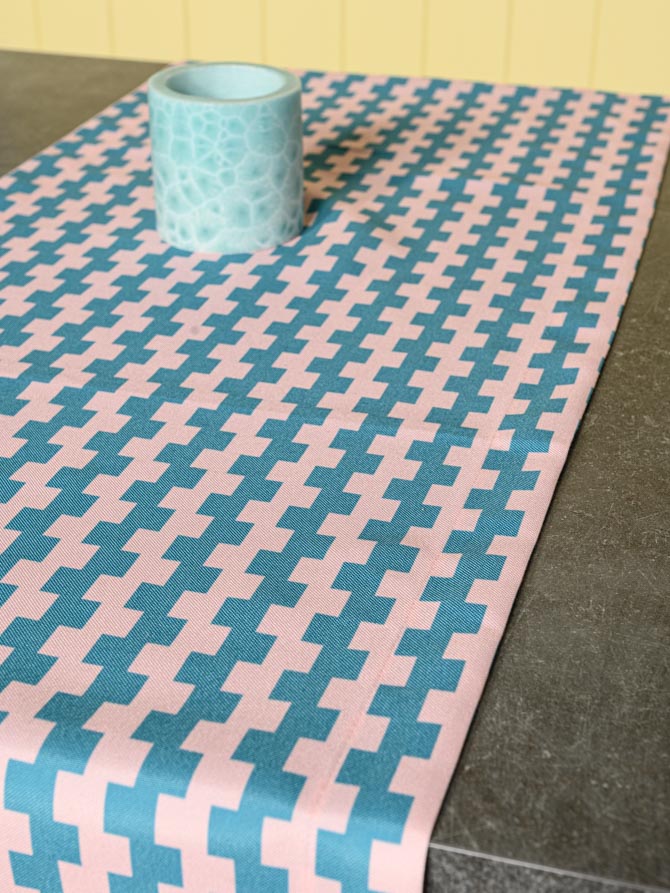 Ράνερ Τραπεζιού Symmetry Living 45x145 Quant Turquoise-Pink