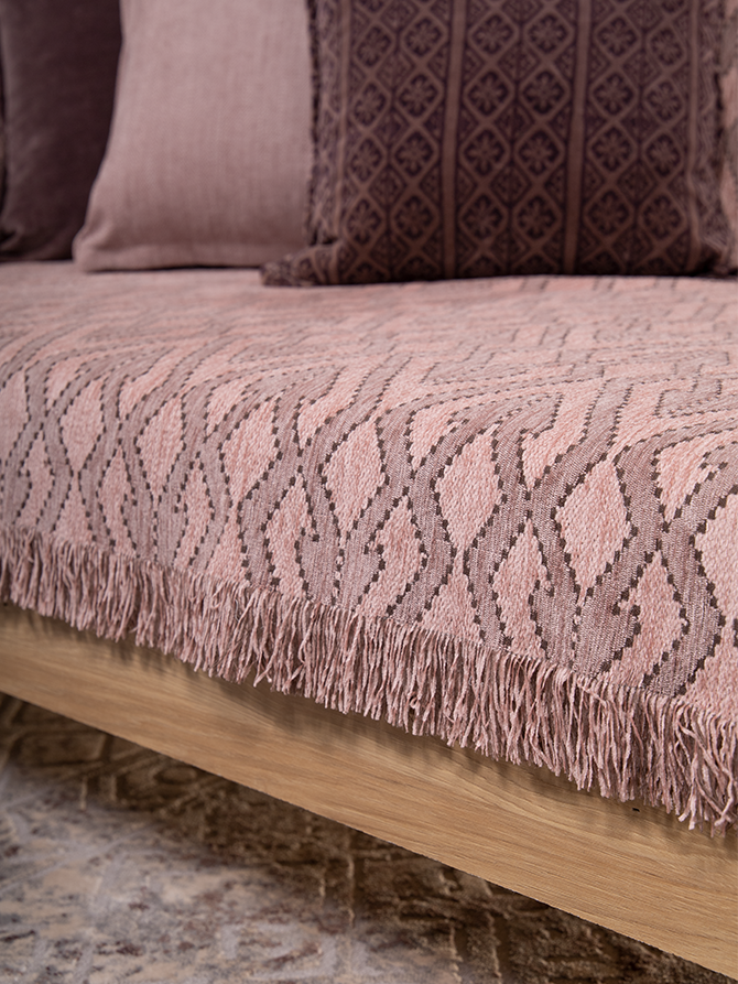 Ogee Pink-Brown Throw