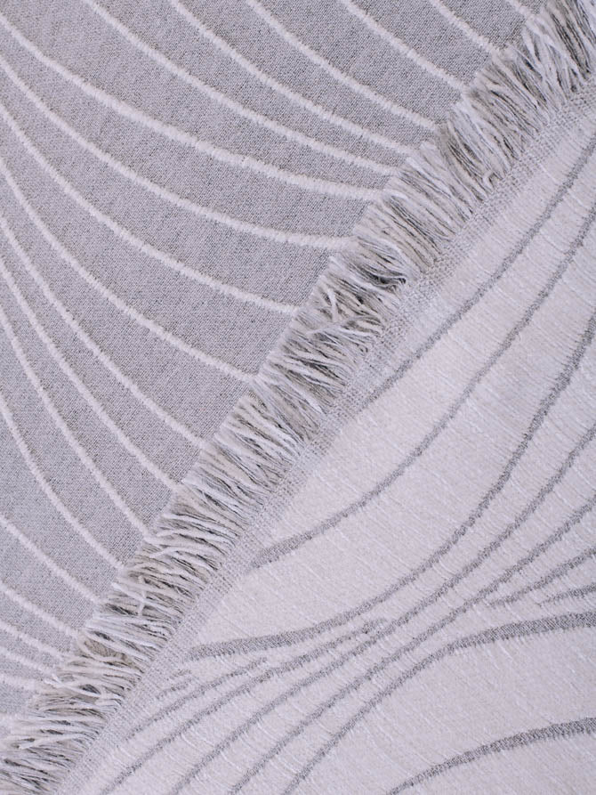 Vento Light Gray Throw