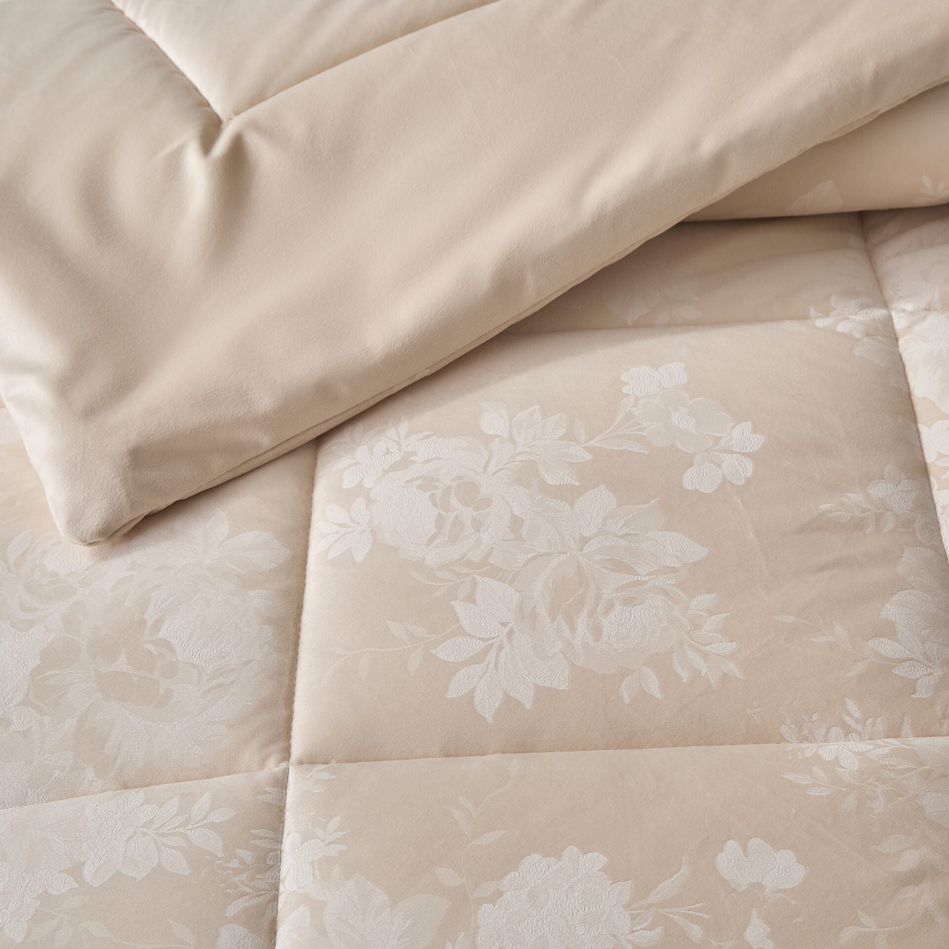Cordelia (Cream) Comforter-4