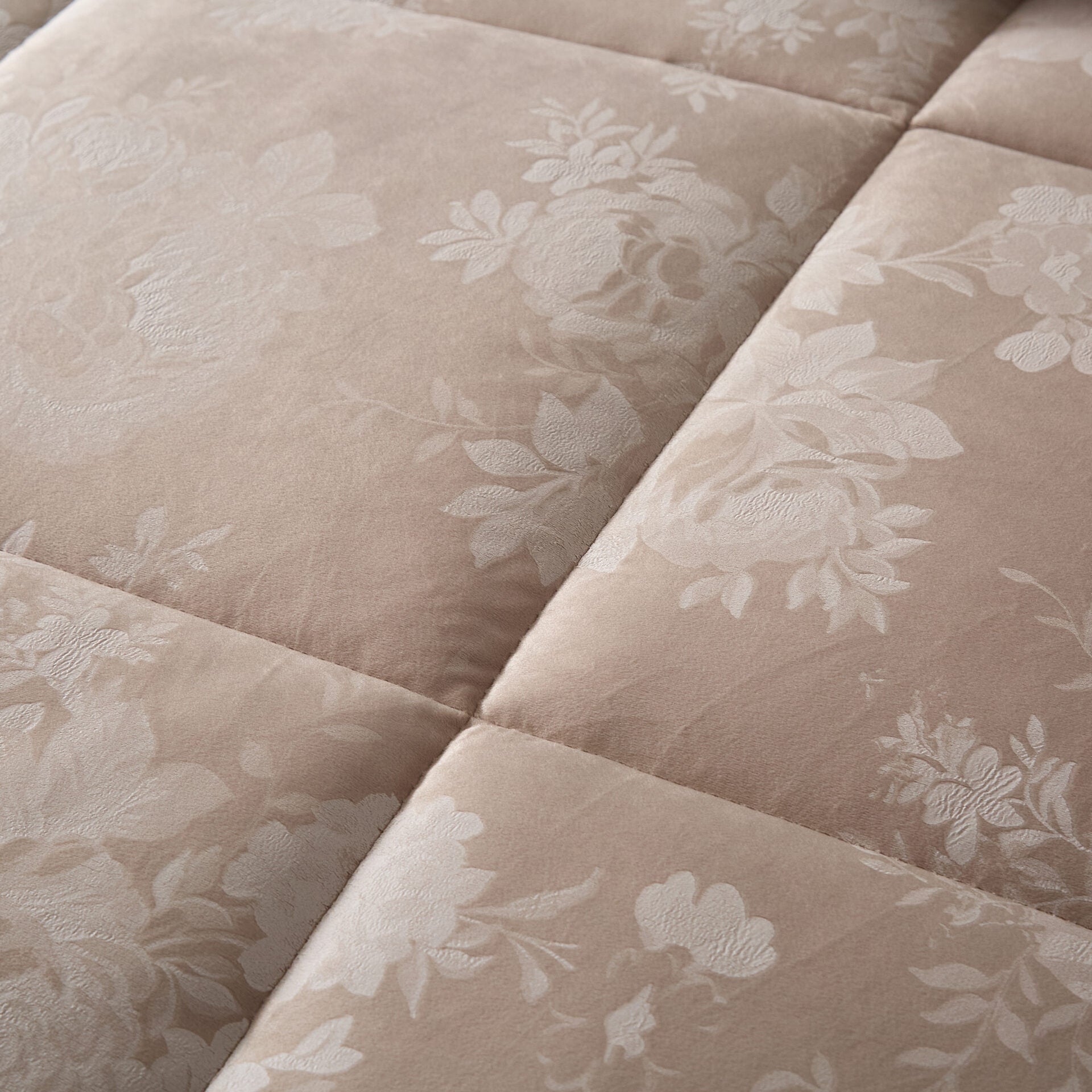 Cordelia (Taupe) Comforter-3