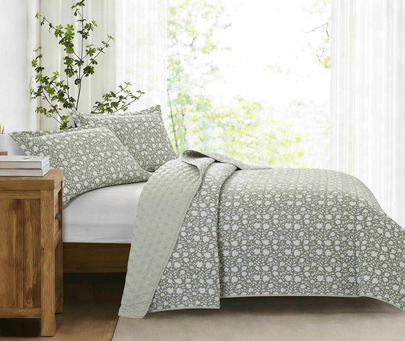 Veronica (Green) Bedspread-0